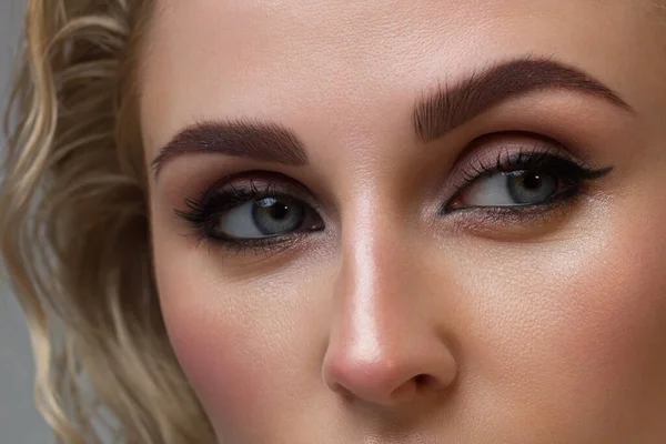 Glamour Ojos Cerca Cara Hermosa Modelo Mujer Con Maquillaje Del — Foto de Stock