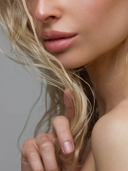 Seksuele Volle Lippen Natuurlijke Glans Van Lippen Huid Van Vrouw — Stockfoto