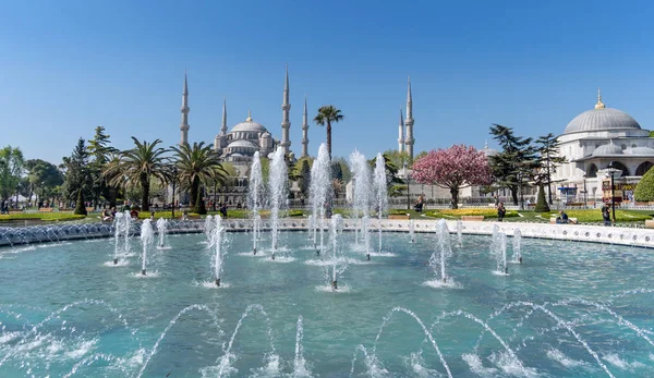 Istanbul Turquia Abril 2017 Mesquita Azul Sultanahmet Camii Fonte Praça — Fotografia de Stock
