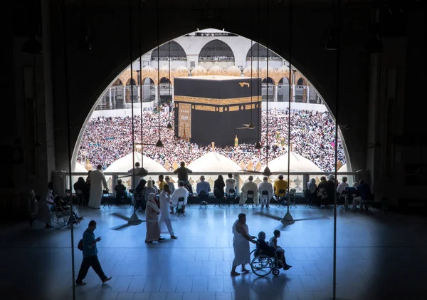 Mecca Saudi Arabia January Muslim Pilgrims All World Revolving Kaaba — Stock Photo, Image