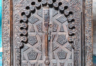 Beyşehir Konya Türkiye - 24 Mart 2018: Esrefoglu Camisi, Beyşehir, Konya - Türkiye kapıdanöylece ahşap minber bölümünden. Esrefoglu Camii 2012 yılında Unesco tarafından Dünya Mirası aday listesi için alınan.