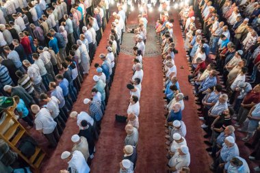Istanbul, Türkiye - 10 Haziran: dua, 10 Haziran 2018 Istanbul Türkiye'de Eyüp Sultan Camii Müslümanlar. Eyüp Camii 1458 inşa edilmiş ve Istanbul 'un camiidir en çok ziyaret edilen.