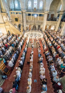 Istanbul, Türkiye - 10 Haziran: dua, 10 Haziran 2018 Istanbul Türkiye'de Eyüp Sultan Camii Müslümanlar. Eyüp Camii 1458 inşa edilmiş ve Istanbul 'un camiidir en çok ziyaret edilen.