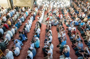 Istanbul, Türkiye - 10 Haziran: dua, 10 Haziran 2018 Istanbul Türkiye'de Eyüp Sultan Camii Müslümanlar. Eyüp Camii 1458 inşa edilmiş ve Istanbul 'un camiidir en çok ziyaret edilen.