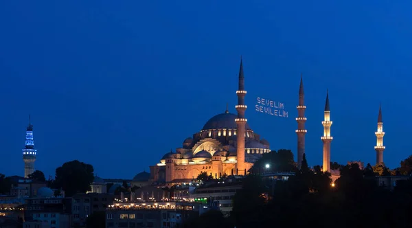 Istanbul Turquie Juin Lettrage Let Love Love Accroché Mahya Mosquée — Photo