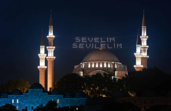 Стамбул Туркей Июня Давайте Любить Любовь Надпись Висит Сулейманской Мечети — стоковое фото