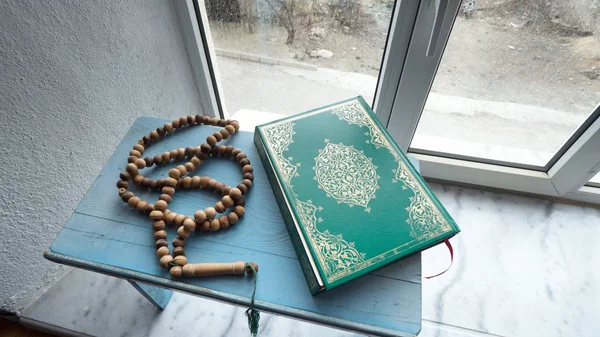 Kundenspezifische Bedruckte Heilige Quran Und Kuka Baum Handgefertigte Perlen — Stockfoto