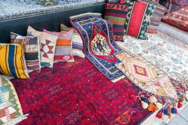 Güzel ve renkli Türk kilim (halı) ve halı.