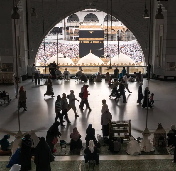 Mecca Saudi Arabia January Muslim Pilgrims All World Revolving Kaaba — Stock Photo, Image