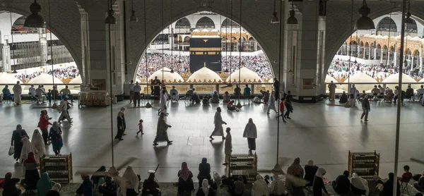 Мекка Сауди Арабия Января Мусульманские Паломники Мира Вращаются Вокруг Каабы — стоковое фото