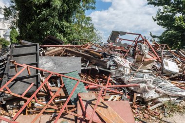 Metalik atık depolama için geri dönüşüm - dökme demir ve diğer metallerin reddetme