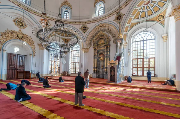 Konya Turecko Listopadu Neznámý Muž Muslimské Modlí Aziziye Mešita Listopadu — Stock fotografie