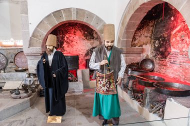 Konya, Türkiye - 10 Şubat 2016: balmumu derviş heykeller Mevlana Müzesi'nde 10 Şubat 2016, Konya, Türkiye. Mevlana, Mevlevi Tasavvuf derviş sipariş kurucusu Türbesi.
