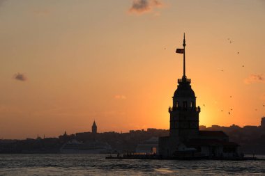 Kız Kulesi orta yaş Bizans döneminden Boğaz'ın istanbul, İzmir'de bulunan