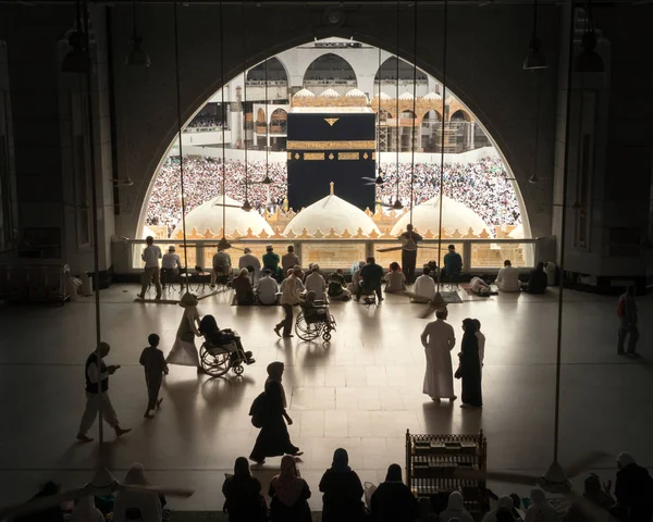 Mecca Saudi Arabia January Muslim Pilgrims All World Revolving Kaaba — Stock Photo, Image