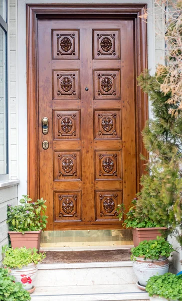 Vintage bina ve eski yaşlı tasarım kapı.