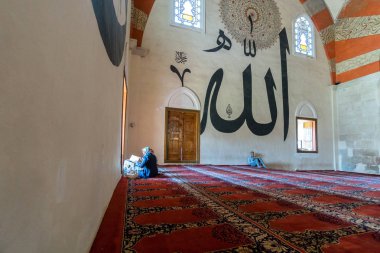 Edirne - Türkiye, 12 Temmuz: Hat Edirne üzerinde 12 Temmuz 2016 yılında eski caminin bir duvara. Eski cami olduğunu bir erken 15. yüzyıl Osmanlı Camii, Edirne, Türkiye