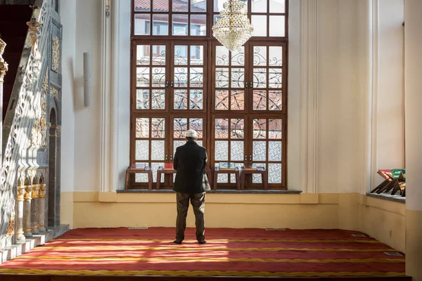 Konya Turecko Února Neznámý Muslimský Muž Prosí Aziziye Mešita Únoru — Stock fotografie