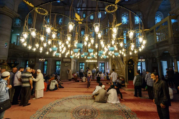Стамбул Турция Июля Мусульмане Мечети Eyup Sultan Которые Молятся Июля — стоковое фото