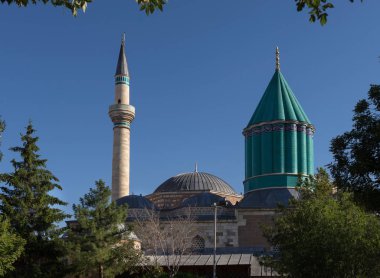 Mevlana türbesi ve Camii Konya filialı üzrə - Türkiye. Mevlana Celaleddin-i Rumi bir Tasavvuf filozof ve İslam'ın mistik şair olduğunu.