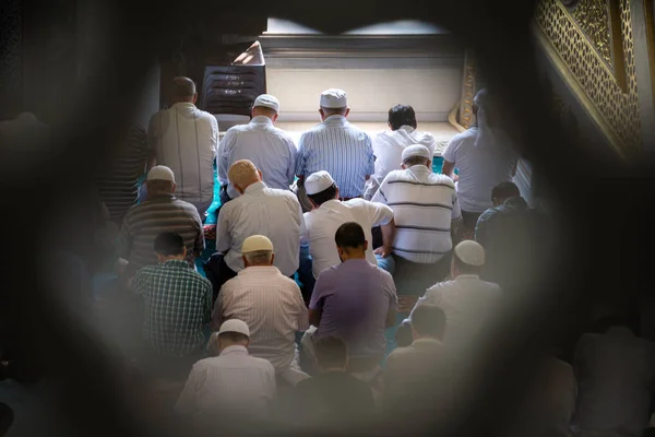 Istanbul Turquía Agosto Los Musulmanes Viernes Durante Oración Tunahan Agosto — Foto de Stock