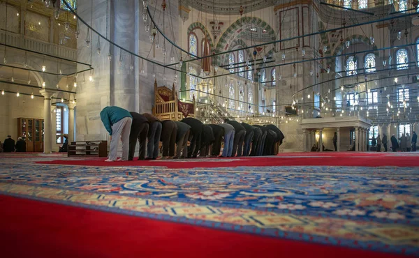 Istanbul Turecko Dec Muslimové Modlí Mešitě Fatih Dne Prosince 2014 — Stock fotografie
