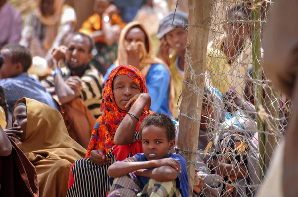 Dadaab Somalia Agosto Mujeres Hombres Bebés Identificados Viven Campo Refugiados — Foto de Stock