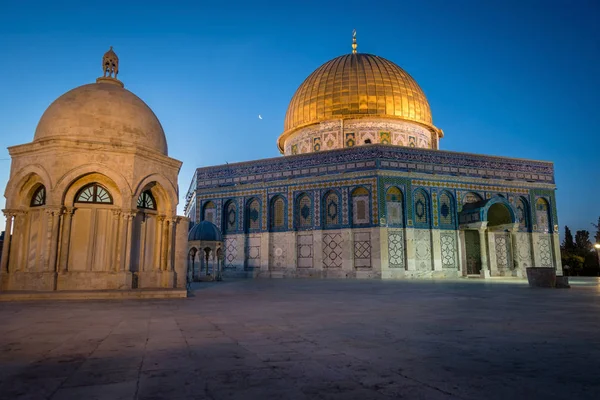 Kupolen på Rock moskén och kupolen på kedjan i Jerusalem, Isra — Stockfoto