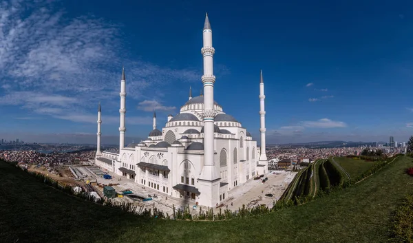 Mosquée istanbul camlica ; camlica tepesi camii en construction — Photo