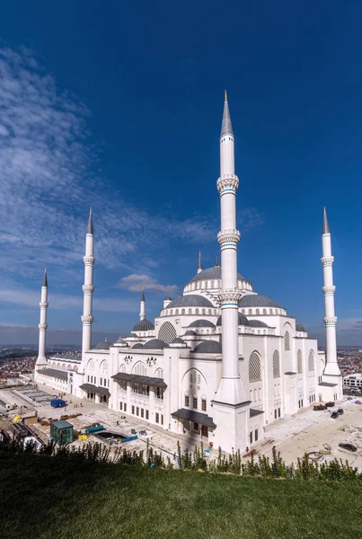 Istanbul camlica mosque; camlica tepesi camii under construction — Stock Photo, Image