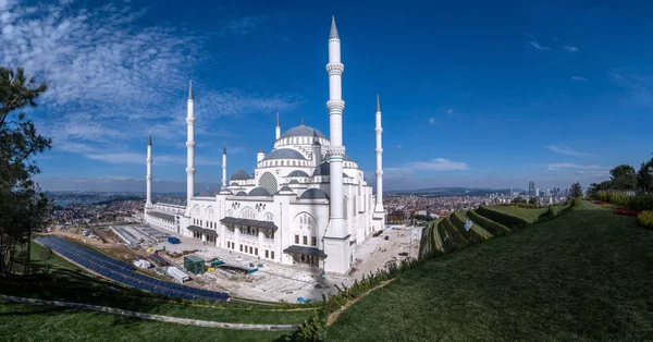 Mosquée istanbul camlica ; camlica tepesi camii en construction — Photo
