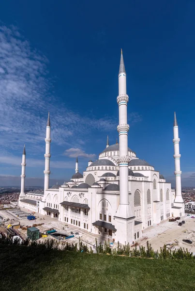 Istanbul camlica mosque; camlica tepesi camii under construction 스톡 이미지