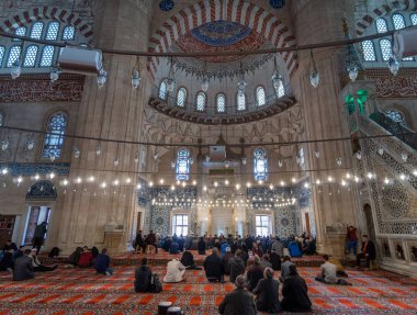 Erkekler, Sinan'ın Selimiye Camii ikindi namazı