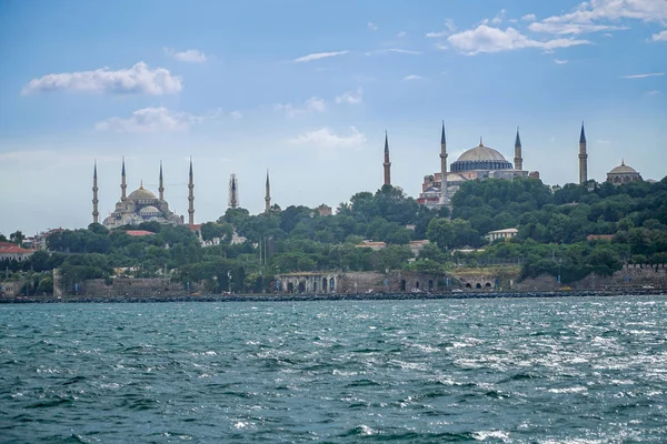 壮丽的伊斯坦布尔景观-蓝色清真寺-圣索菲亚大教堂-帕 — 图库照片