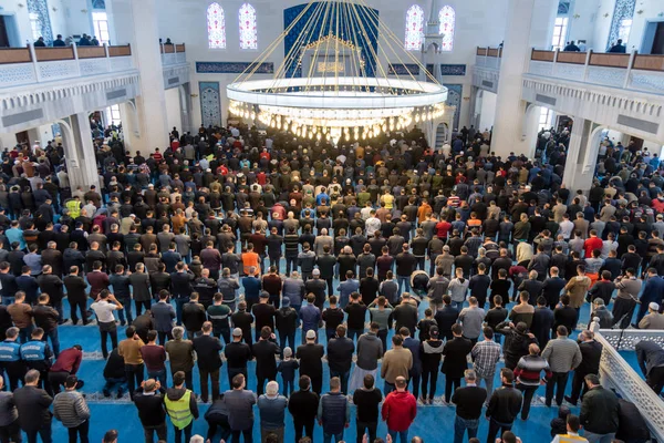 모스크에서 무슬림 금요일 기도 로열티 프리 스톡 사진