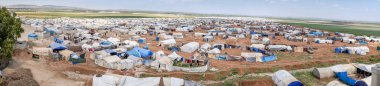 Azez, Suriye - 19 Mayıs: 19 Mayıs 2019'da Suriye'nin Azez ilçesinde Kiyeya tepesine Suriyeli ler için mülteci kampı. Suriye'de 2011'de başlayan iç savaşta 12 milyon insan yerlerinden edildi..