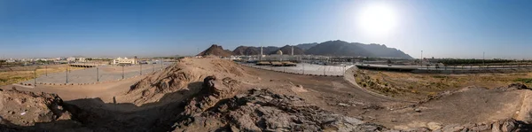 Massorna av pilgrimer som kommer att besöka Mount Uhud — Stockfoto