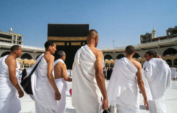 Moslims verzameld in het Mekka van de verschillende landen in de wereld. — Stockfoto