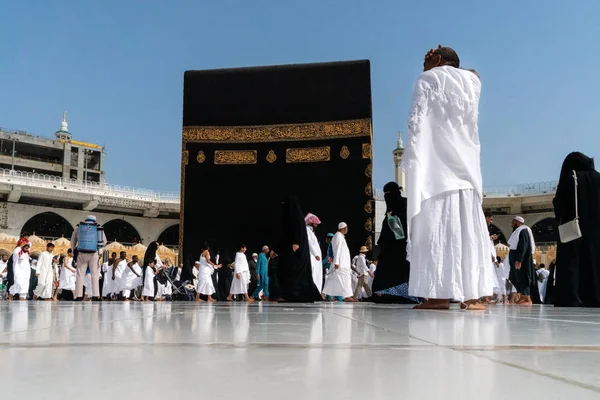 Moslims verzameld in het Mekka van de verschillende landen in de wereld. — Stockfoto