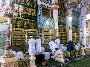 Peygamber Muhammed Aleyhisselam altın mezar.