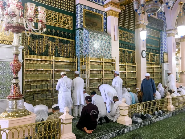 The golden tomb of the prophet Muhammad aleyhisselam. — Stock Photo, Image