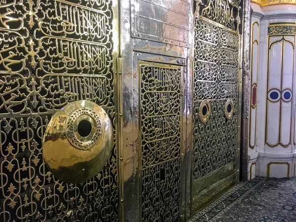O túmulo de ouro do profeta Muhammad aleyhisselam . — Fotografia de Stock