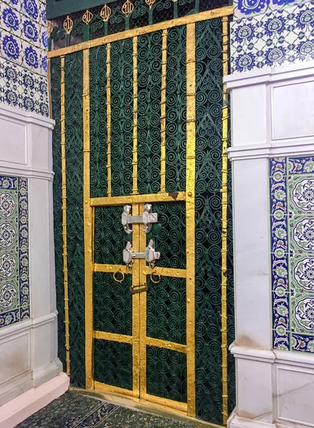 Peygamber Muhammed Aleyhisselam altın mezar.