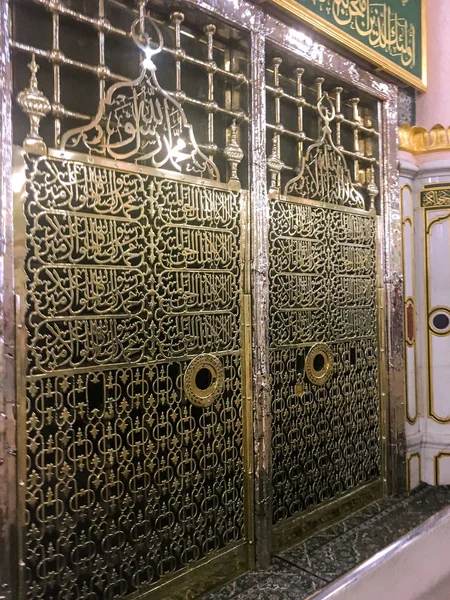 The golden tomb of the prophet Muhammad aleyhisselam. — Stock Photo, Image