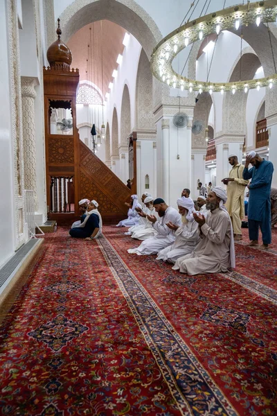Qiblatain интерьер мечети, Медина saudi — стоковое фото