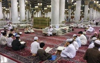 Ravza-i Mutahhara Mescidi El Nabawi 'de cennetten bir bahçe gibi. 