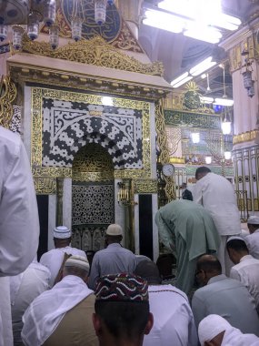 Ravza-i Mutahhara Mescidi El Nabawi 'de cennetten bir bahçe gibi. 