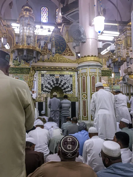 Ravza-i Mutahhara Masjid Al Nabawiban, mint a mennyei kert — Stock Fotó
