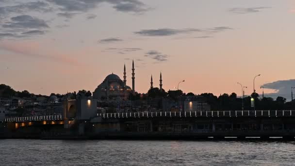 Istanbul Turkey May 2020 Suleymaniye Moskeen Solnedgang Rød Himmel Skyer – stockvideo