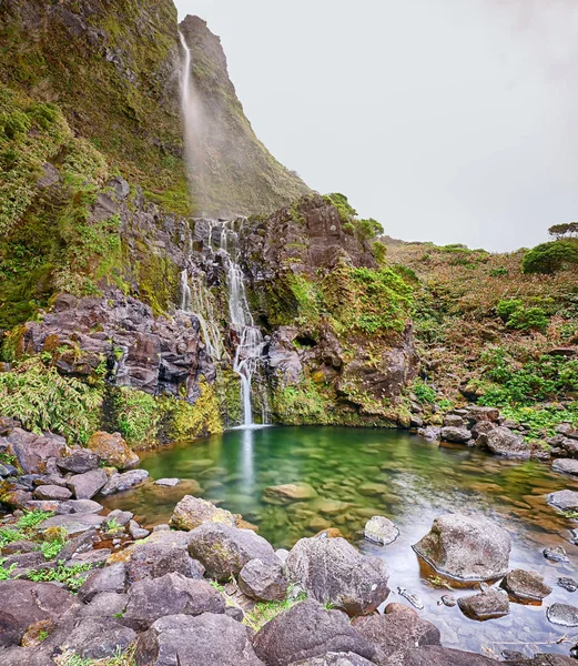 Panoramik Gölet Şelale Poco Yapmak Bacalhau Azores Flores Adası — Stok fotoğraf